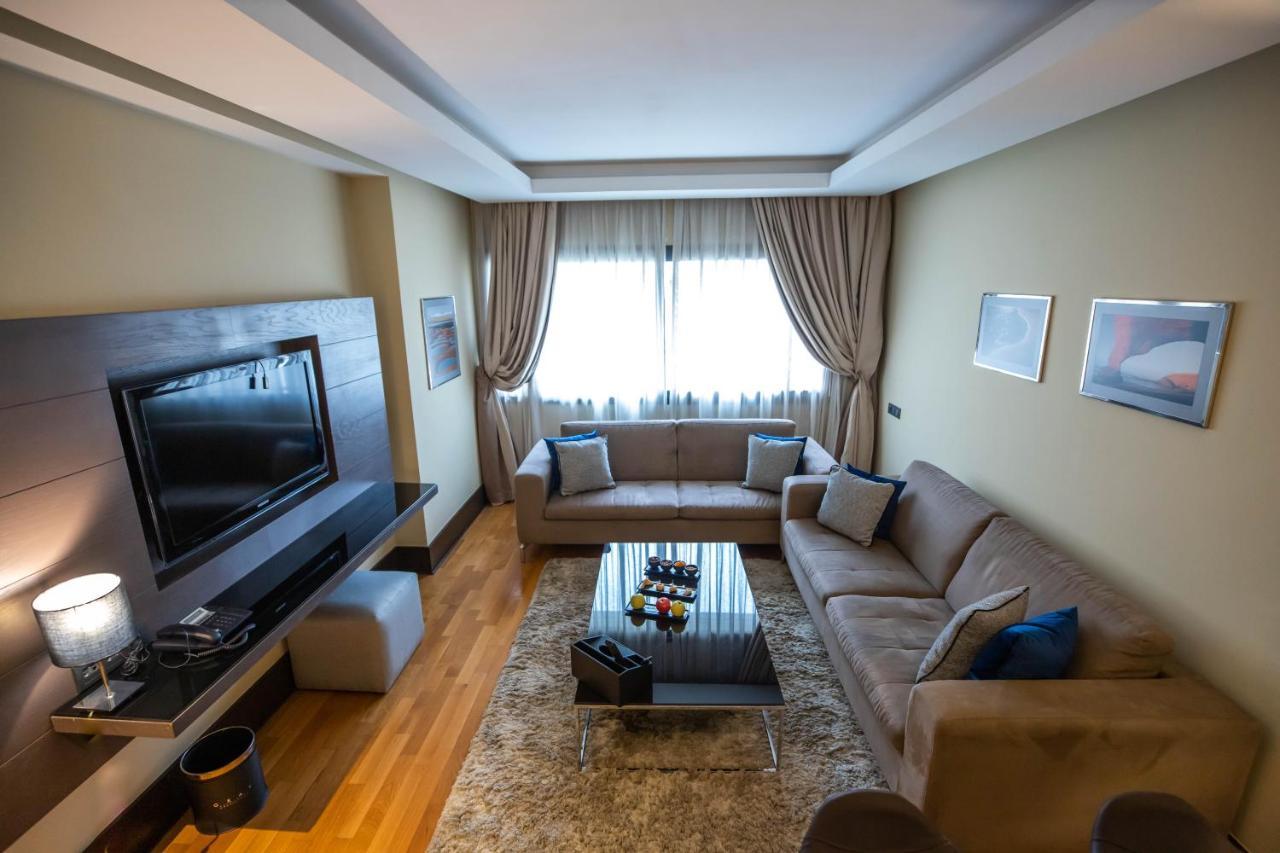 Gray Boutique Hotel Casablanca Kültér fotó A living room in a hotel suite