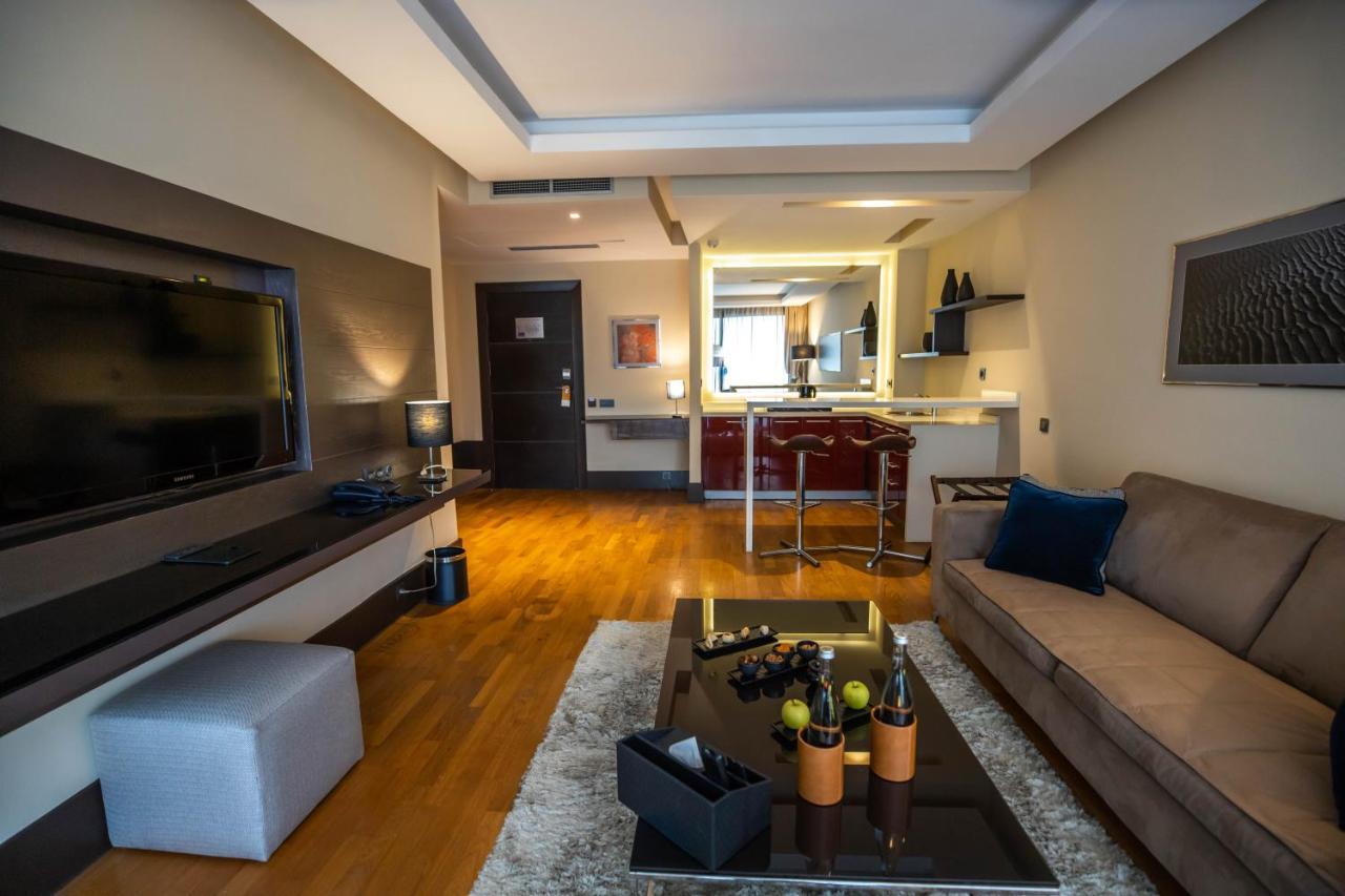 Gray Boutique Hotel Casablanca Kültér fotó A living room in a hotel suite