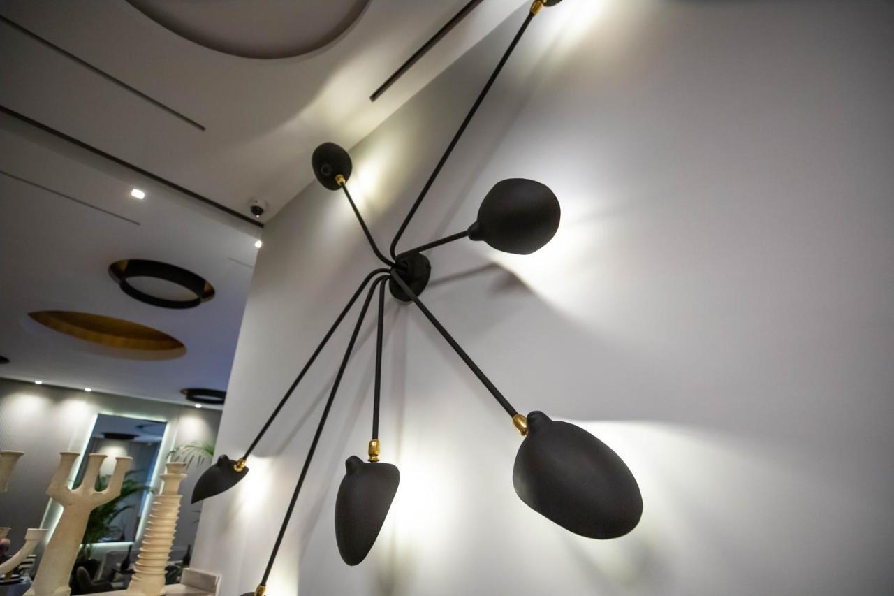 Gray Boutique Hotel Casablanca Kültér fotó A light fixture by the artist
